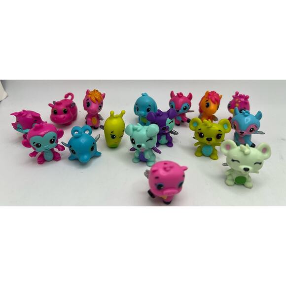 Lot of 16 Assorted Hatchimals Colleggtibles Figures - Picture 1 of 5